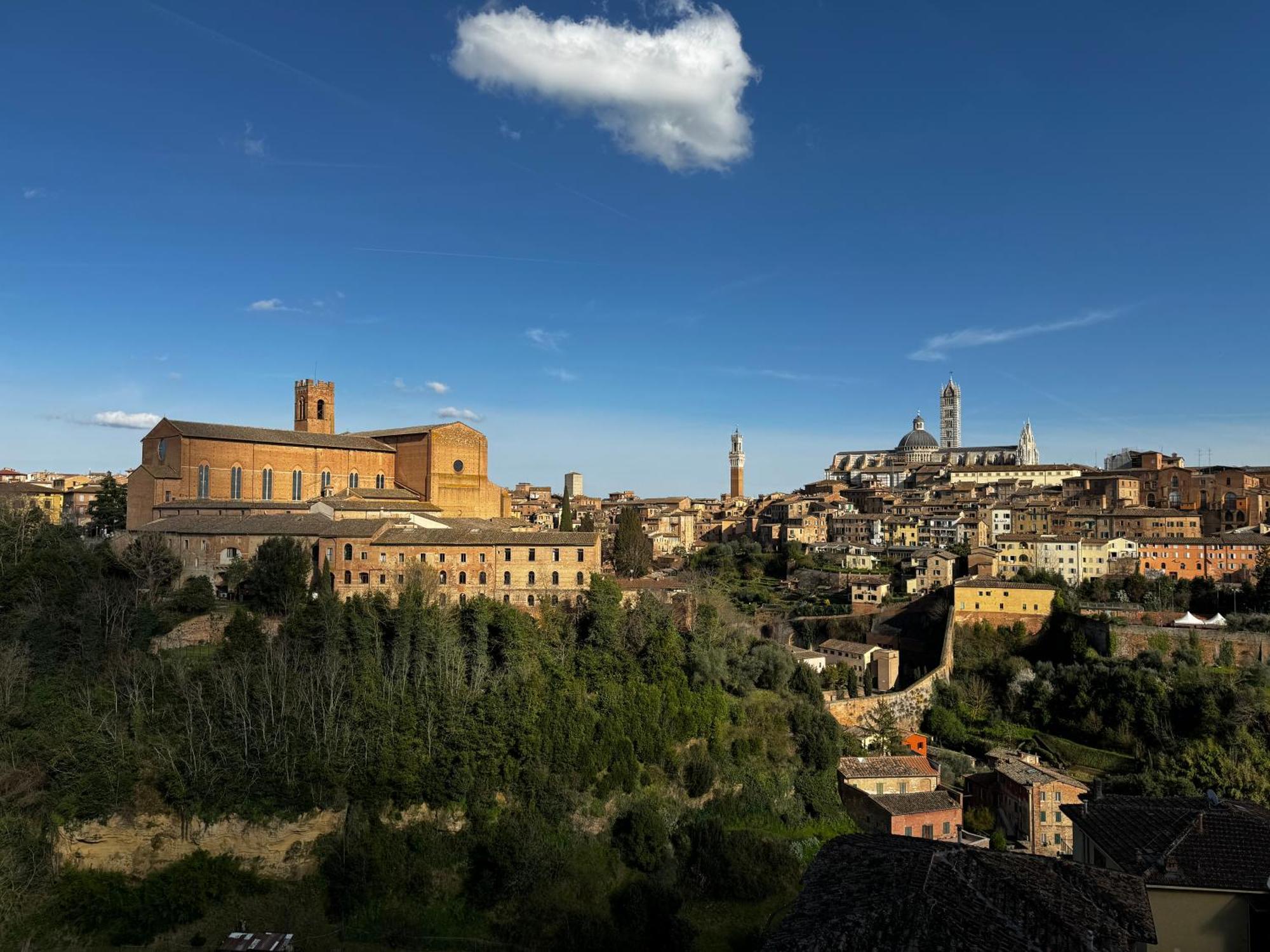 Skyline Siena Apartman Kültér fotó